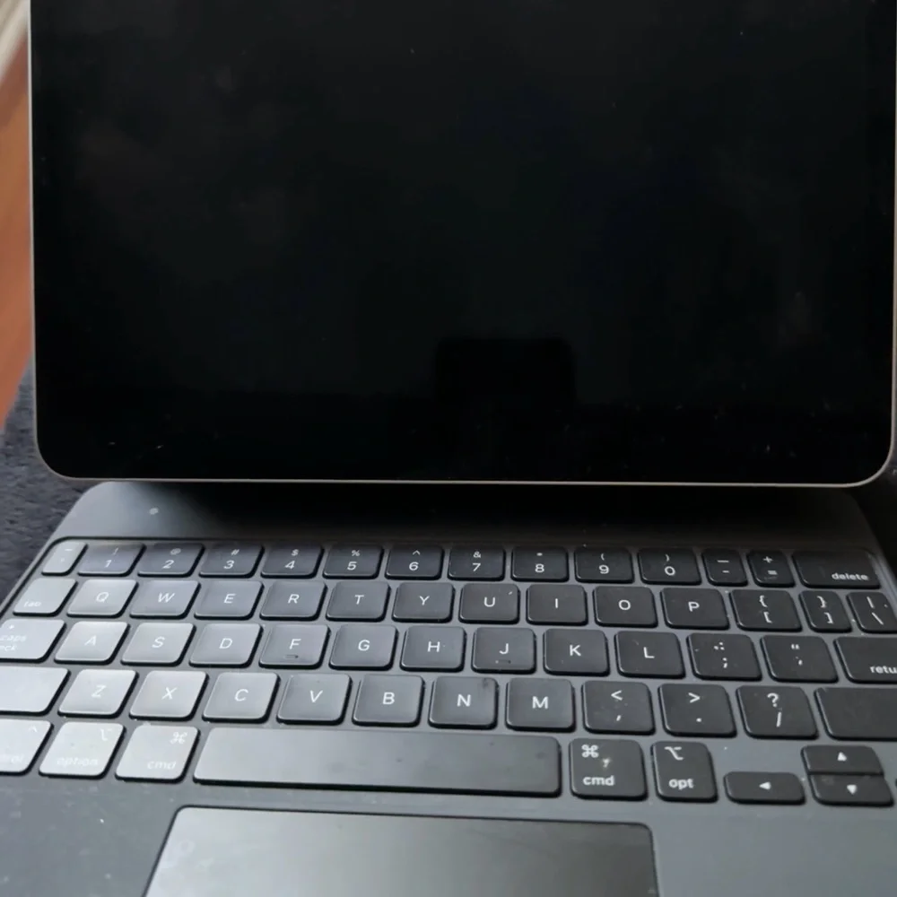 Black Tablet with original apple Keyboard Case